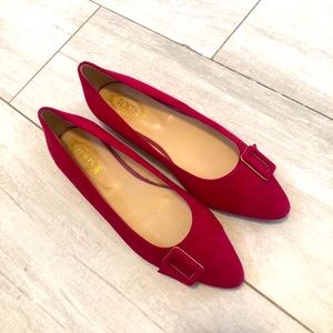 Tod’s classic flats in hot pink suede